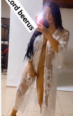 Ana Karina haciendose una rica paja