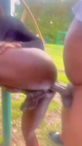 Afeitar a una trans al aire libre