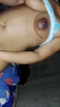 Negro encima le hace follar duro a su novia