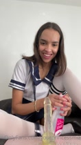 Mia Bennet – Hari de Lopo Cums para papá con pequeño vestido azul y juega con imbécil