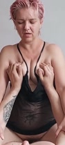 La esposa folla en el video real casero