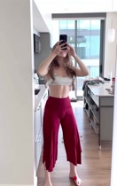 No es porno, pero ese gran coño se ve en la ropa