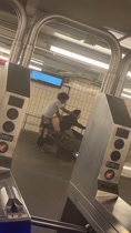 WTF – Sexo en la estación de metro frente a todos