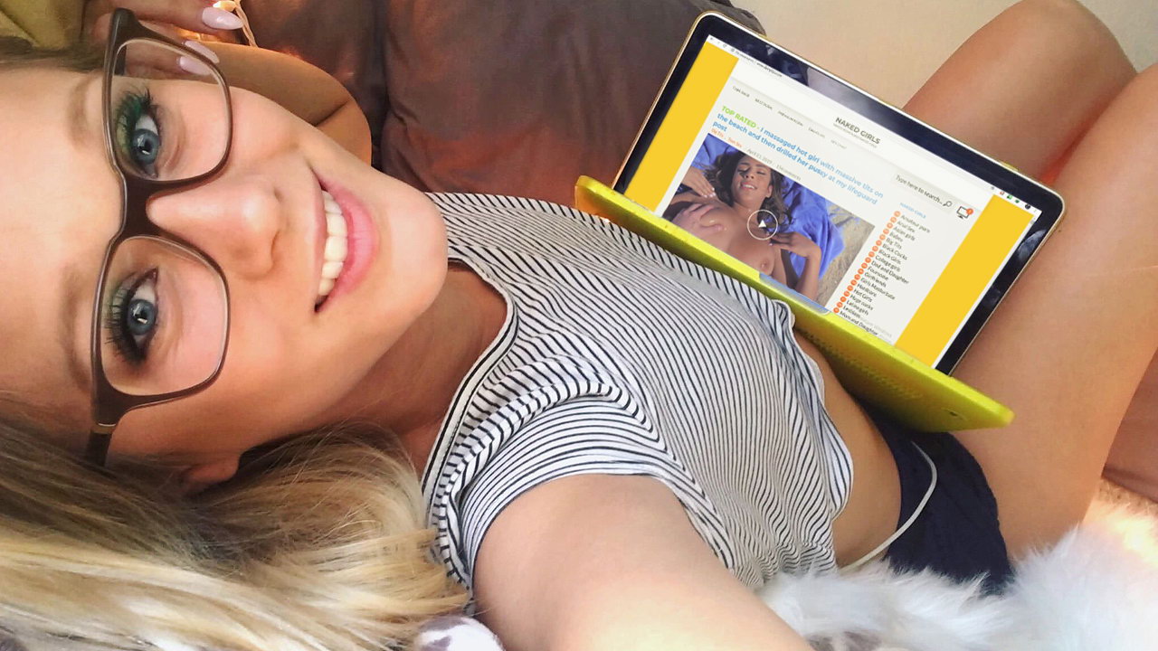 Rubia amateur con pezones perforados cabalga como una profesional y recibe un facial